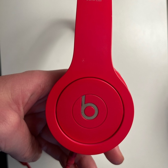 Hot pink beats headphones - Picture 2 of 5